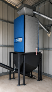 SKOV DOL 9940 feed weigher installed in a livestock feeding system